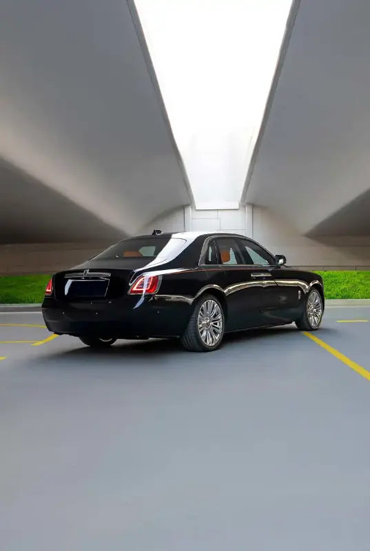 Ultra-Luxury Rolls Royce — photo 3 of 4