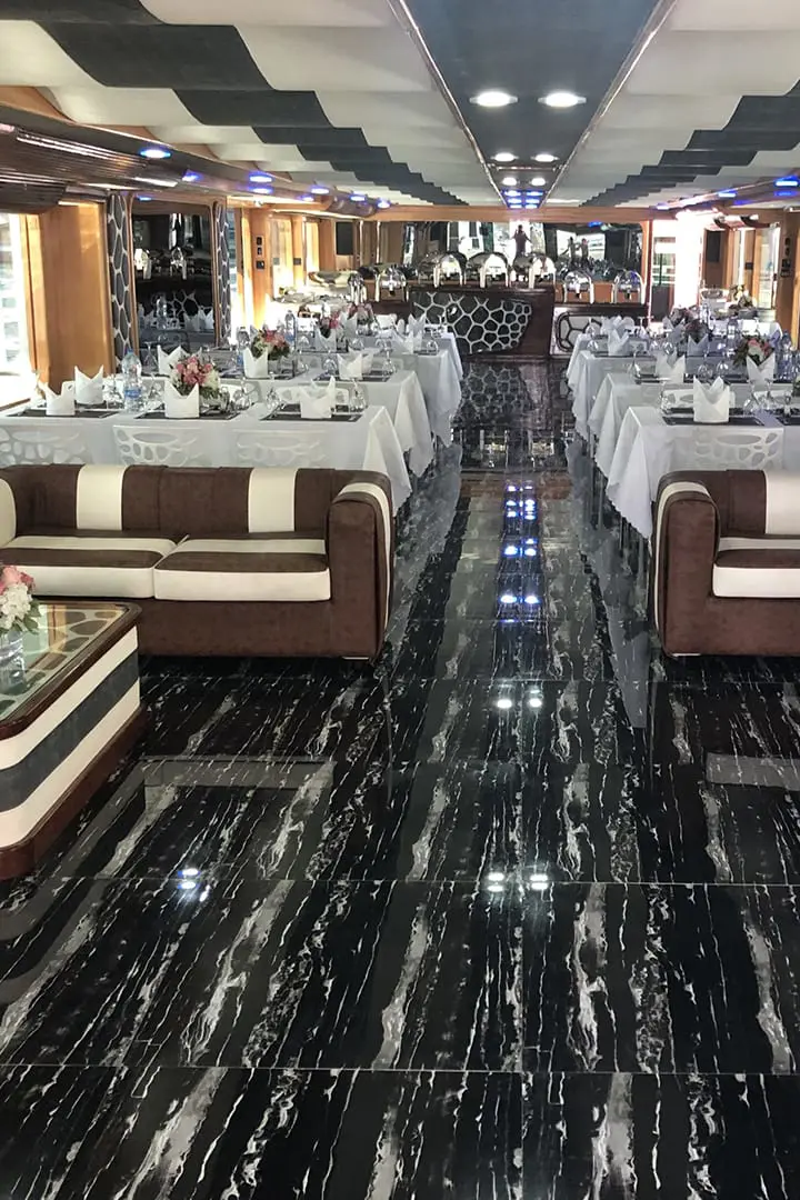 Dubai Marina Dinner Cruise at Lotus Mega Yacht — photo 4 of 6