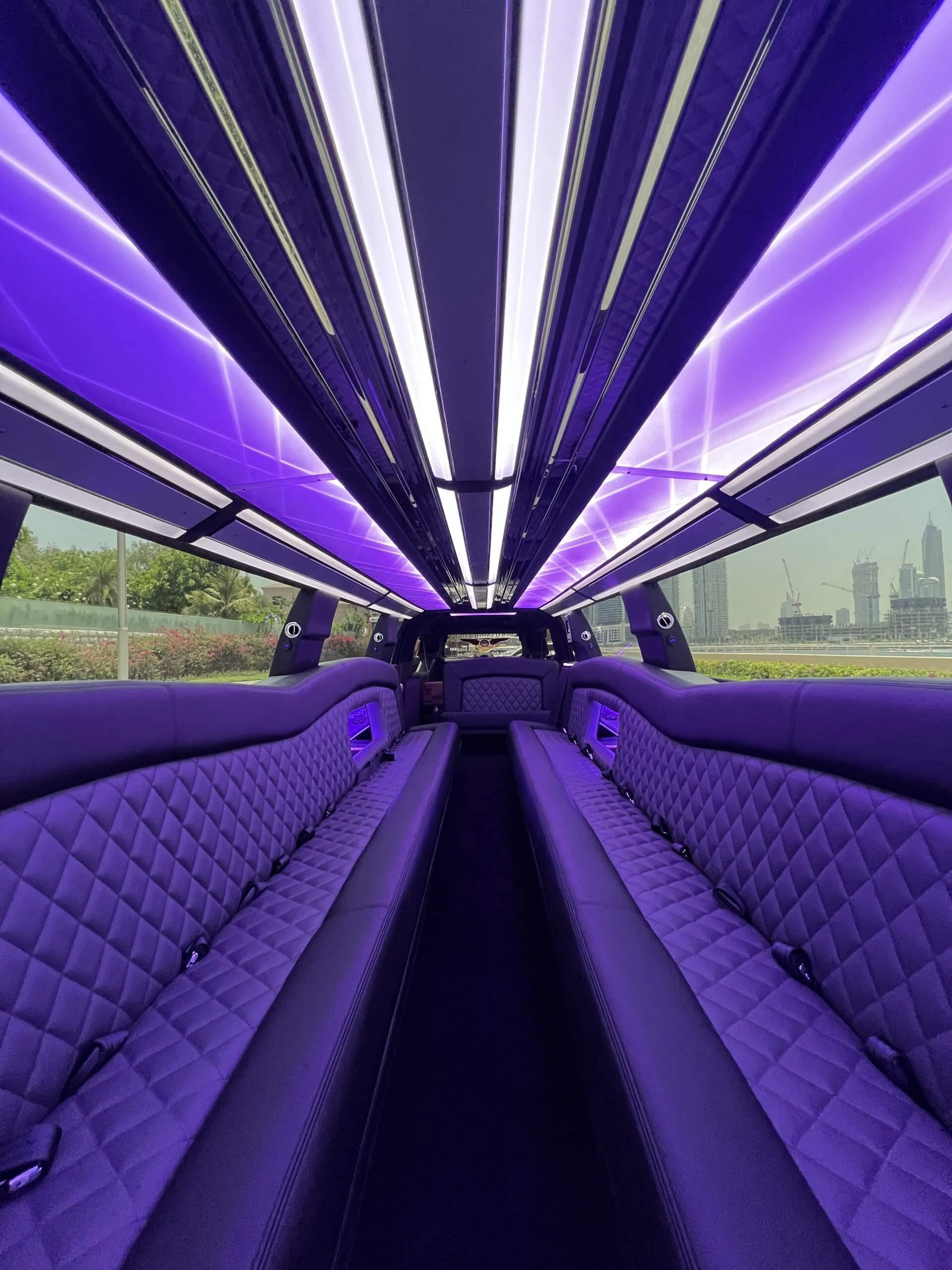 Chevrolet Suburban Limousine — photo 3 of 5