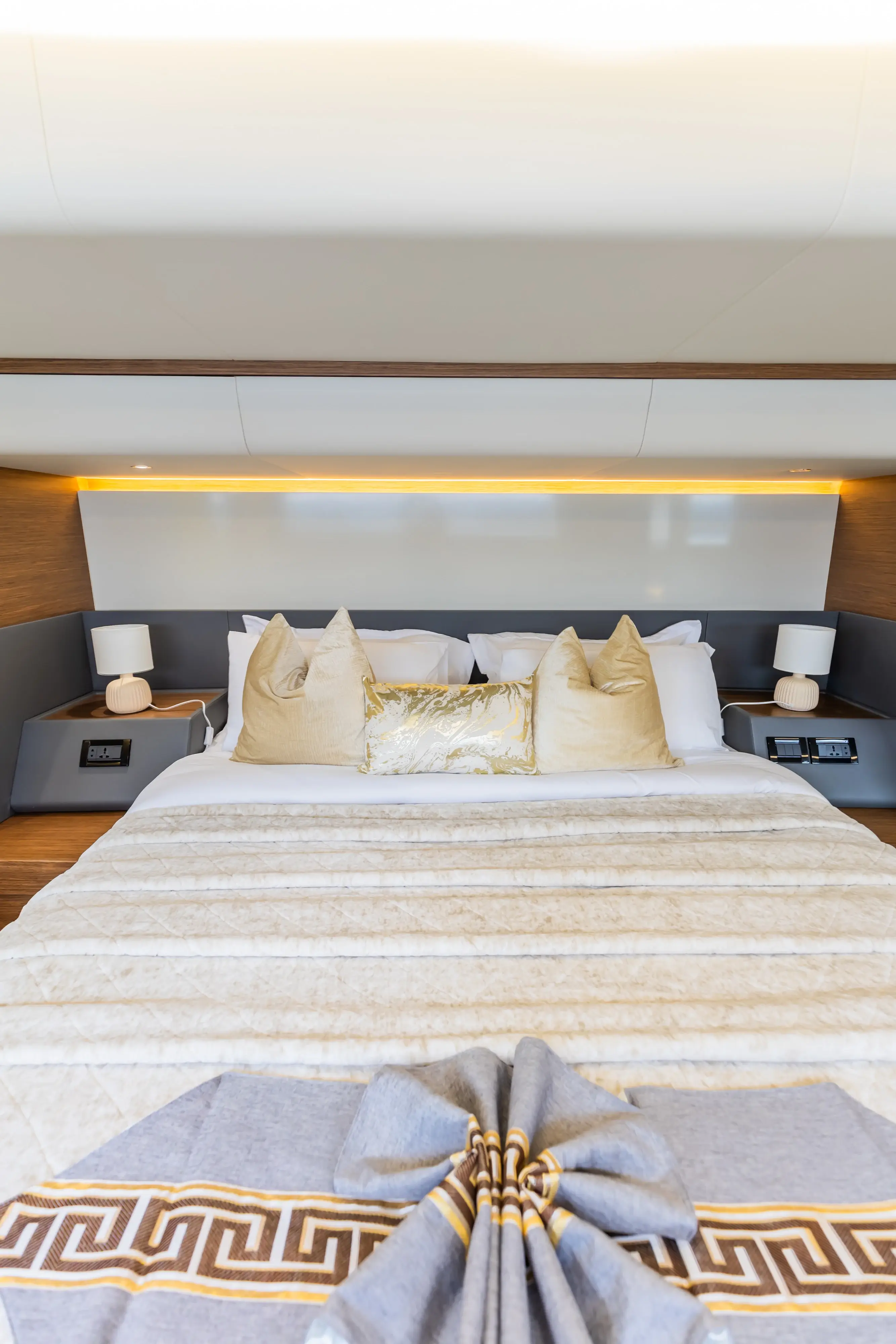 Aquila Luxury Yacht Charter — photo 14 of 14