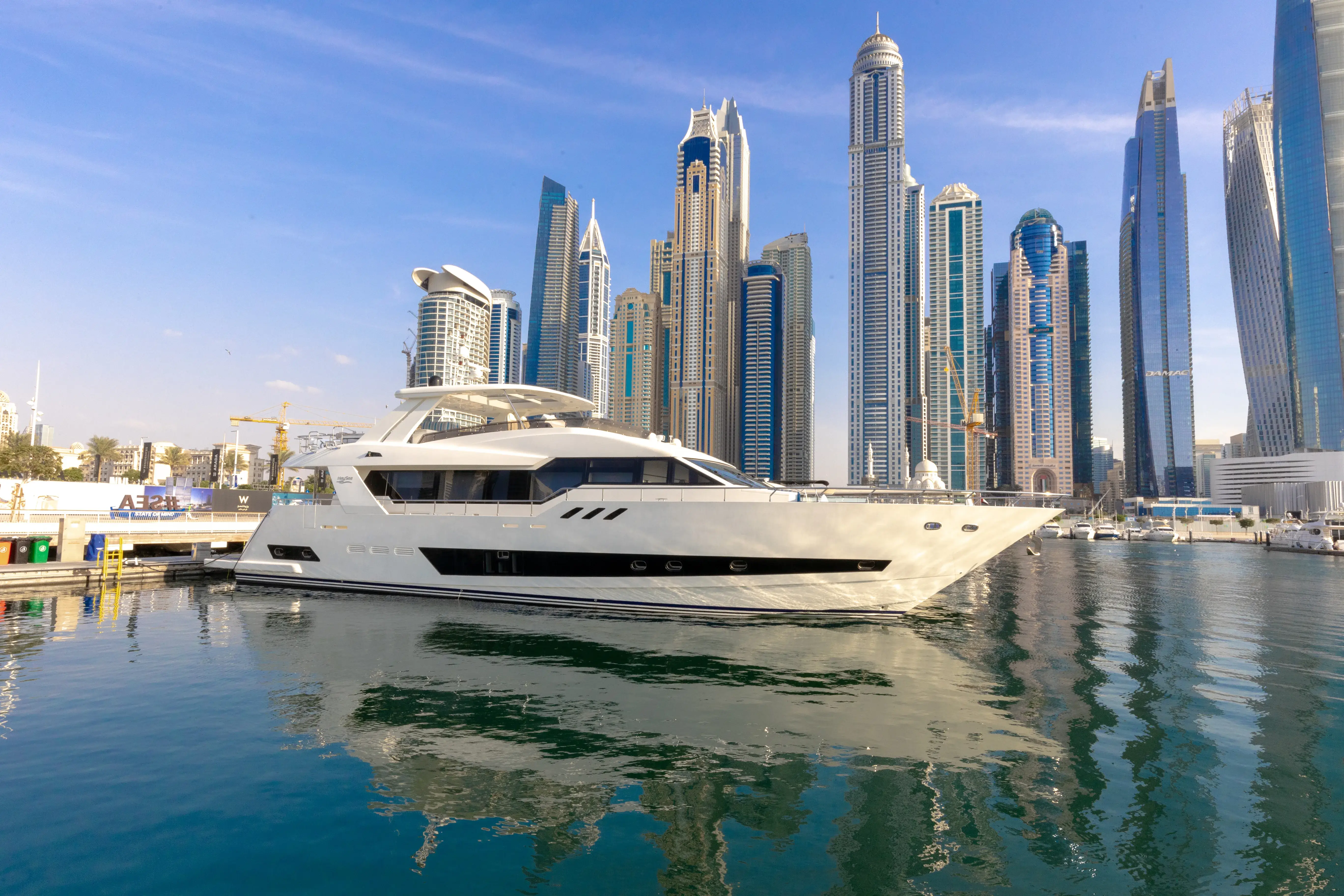 Caliente Luxury Yacht Charter — photo 10 of 13