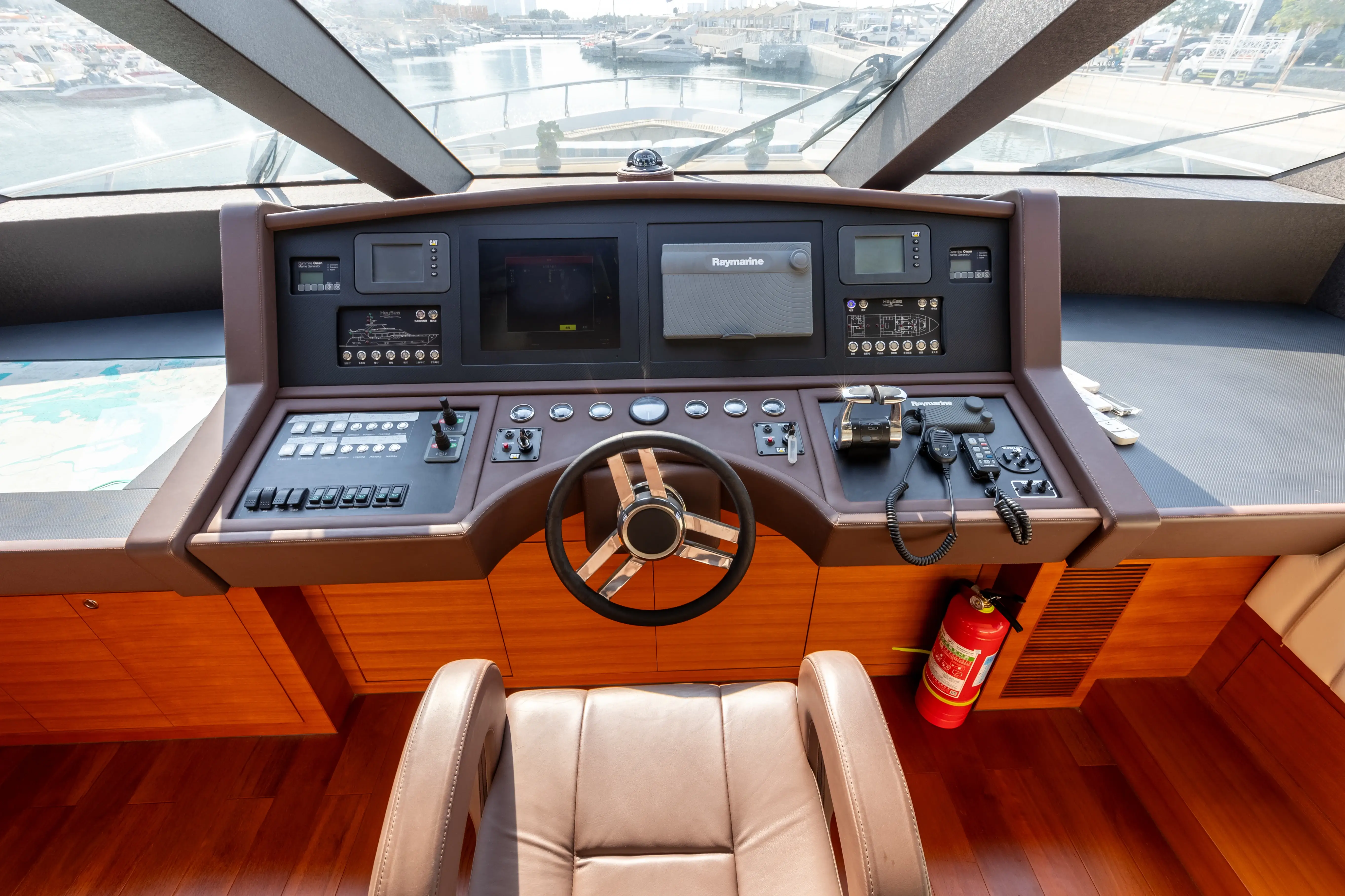 Caliente Luxury Yacht Charter — photo 9 of 13