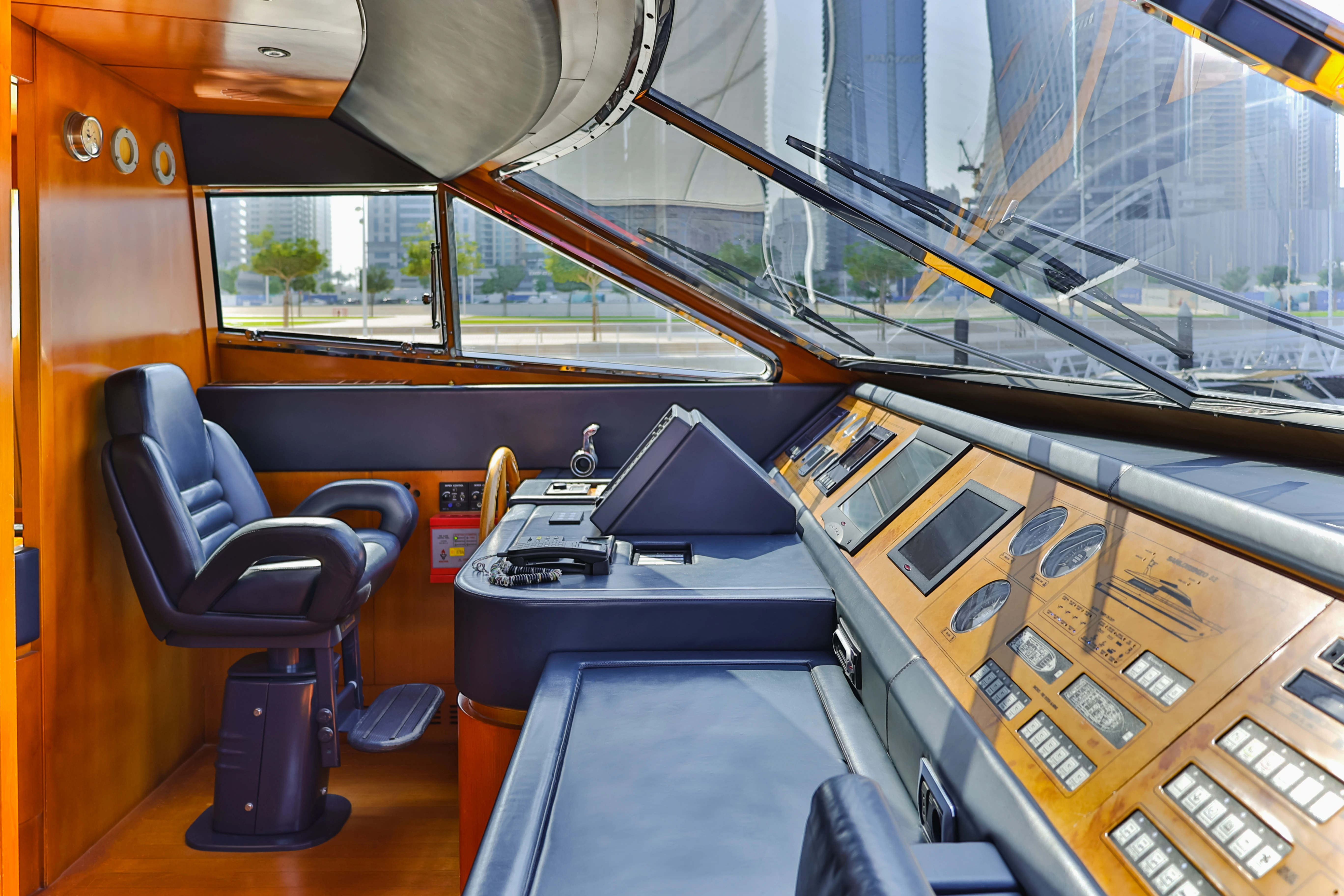 San Lorenzo Luxury Yacht Charter — photo 6 of 11
