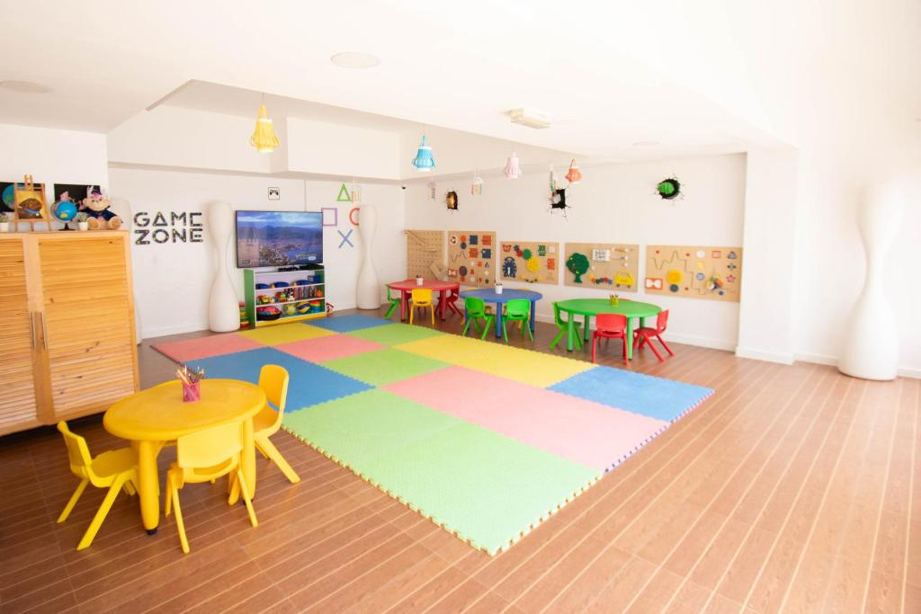 BM Beach Hotel — photo 5 of 14