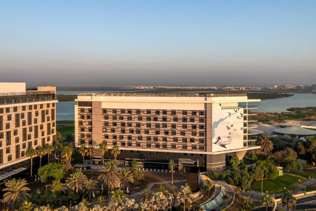 Crowne Plaza Abu Dhabi Yas Island — photo 1 of 14