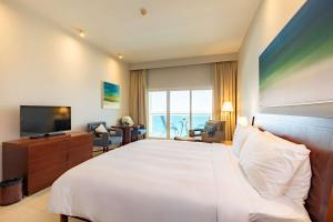 Radisson Blu Resort, Fujairah — photo 10 of 14