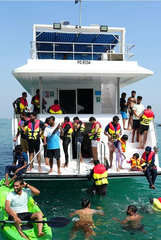 Luxury Dibba Fujeirah Yacht Escape — photo 3 of 7