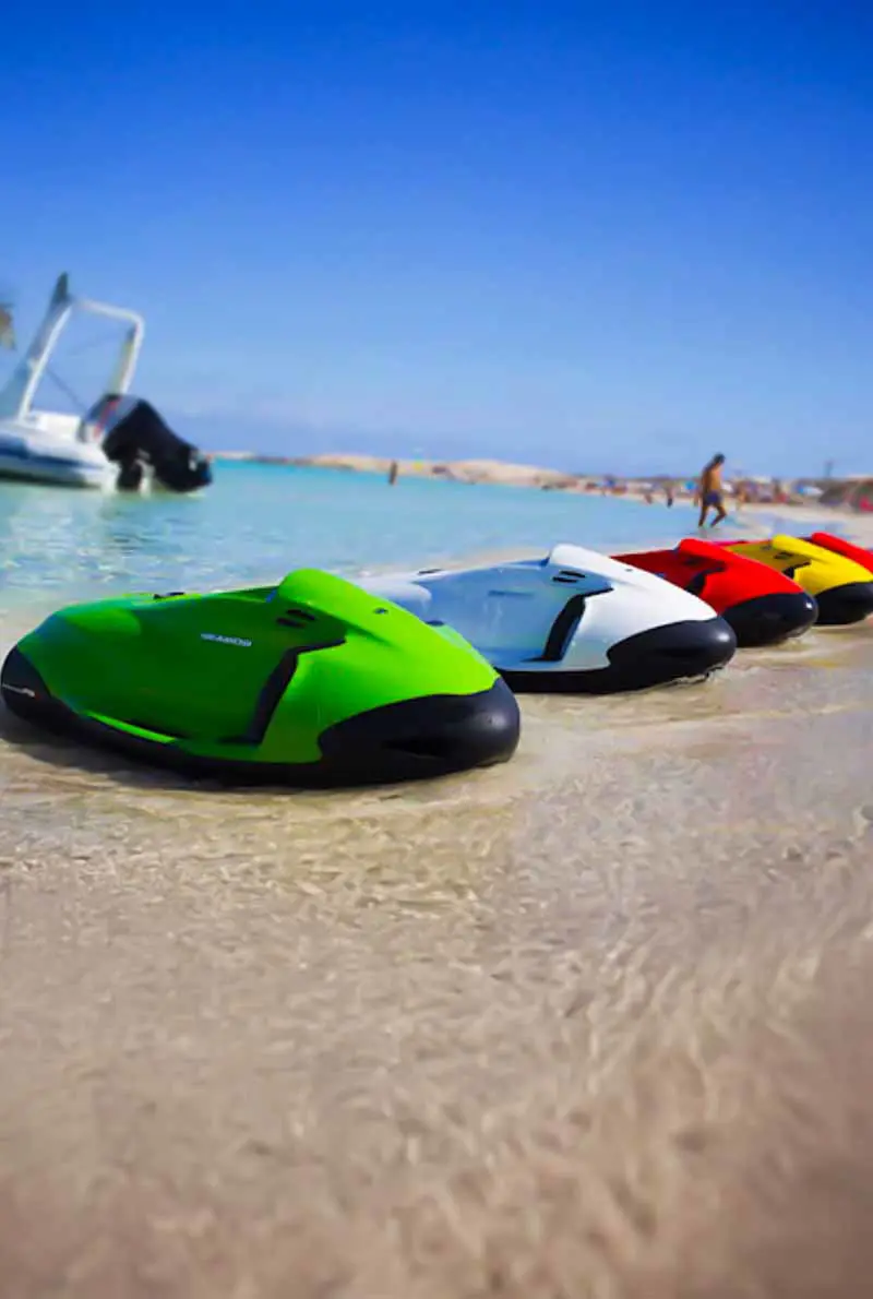 Renting SeaBob — Dubai tour experience with Flyout Tours