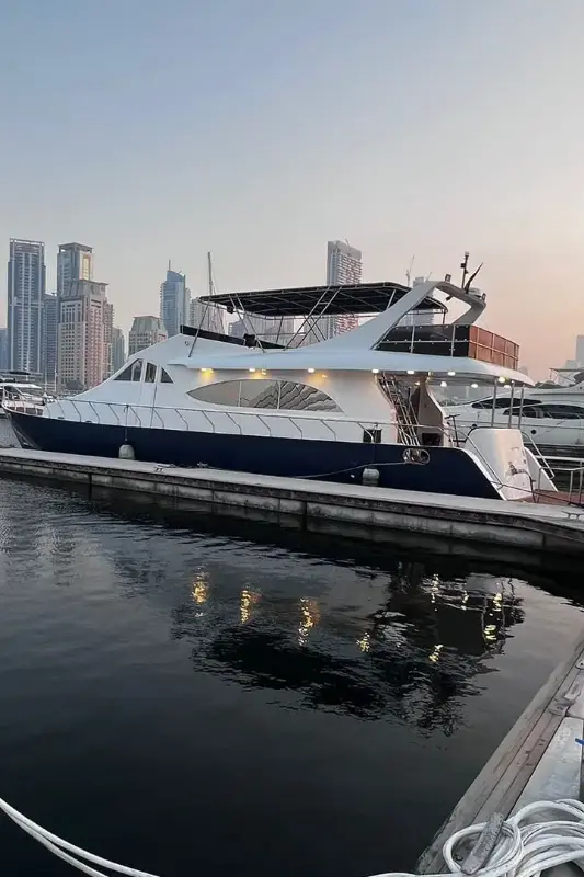 Aurora Sky 80ft Yacht — photo 1 of 6