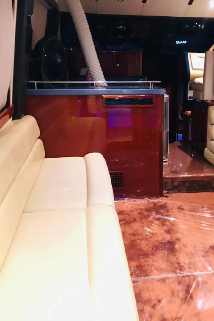 Majesty 50ft Luxury Yacht — photo 5 of 6