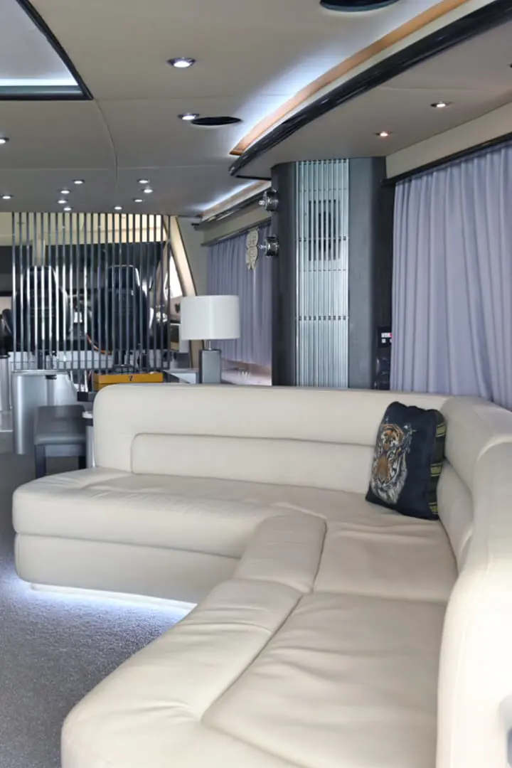 Royal Star Yacht 90ft — Dubai tour experience with Flyout Tours