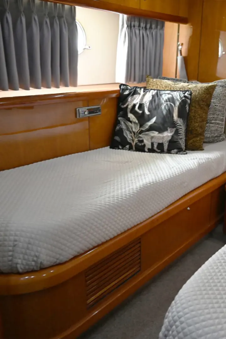 Royal Star Yacht 90ft — photo 8 of 8